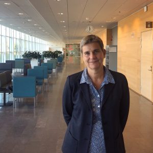 Fotografi av Helena Jäderholm i korridor