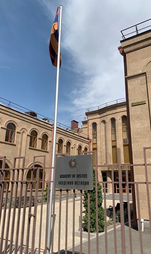 Den armenisk domstolsakademin